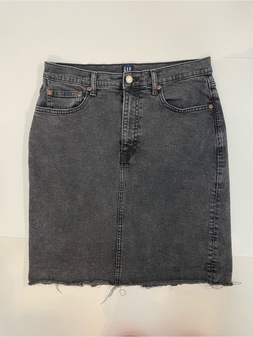 GAP Washed Black Denim Pencil Skirt with Raw Hem - Size 12/31 Tall